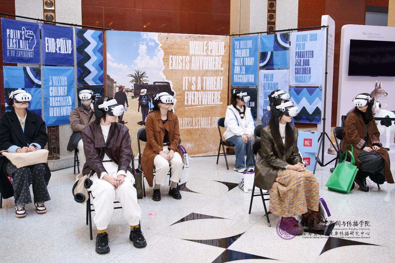 20241019-聚焦传播促进全球共情与公平,第三届全球发展与健康传播论坛在米兰·体育举行-新闻学院-虚拟现实体验区.jpg