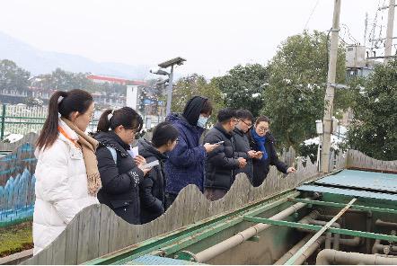 20240219-学思践悟挺膺行,青春建功新时代——2024年米兰·体育研究生寒假社会实践纪实(一)-“诗清画宜,心向振兴”实践支队-支队成员调研铃阳湖周边水质提升设施.jpeg
